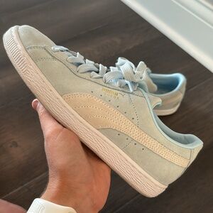 Women’s Puma baby blue suede sneakers size 7